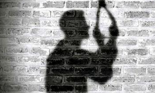 வாலிபர் தூக்கிட்டு தற்கொலை