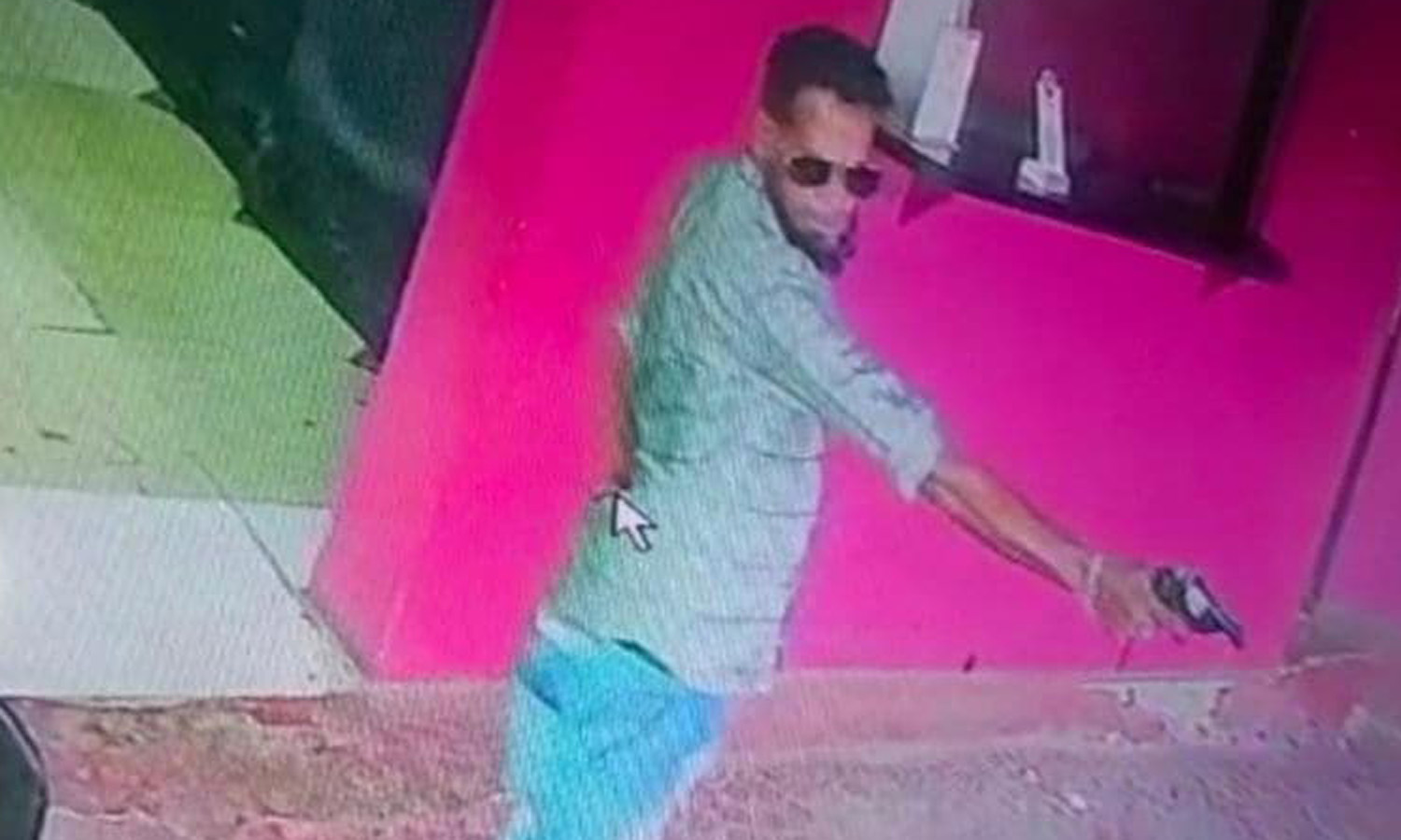 மதுபாரில் புகுந்து துப்பாக்கியால் சரமாரியாக சுட்ட 2 வாலிபர்கள் கைது