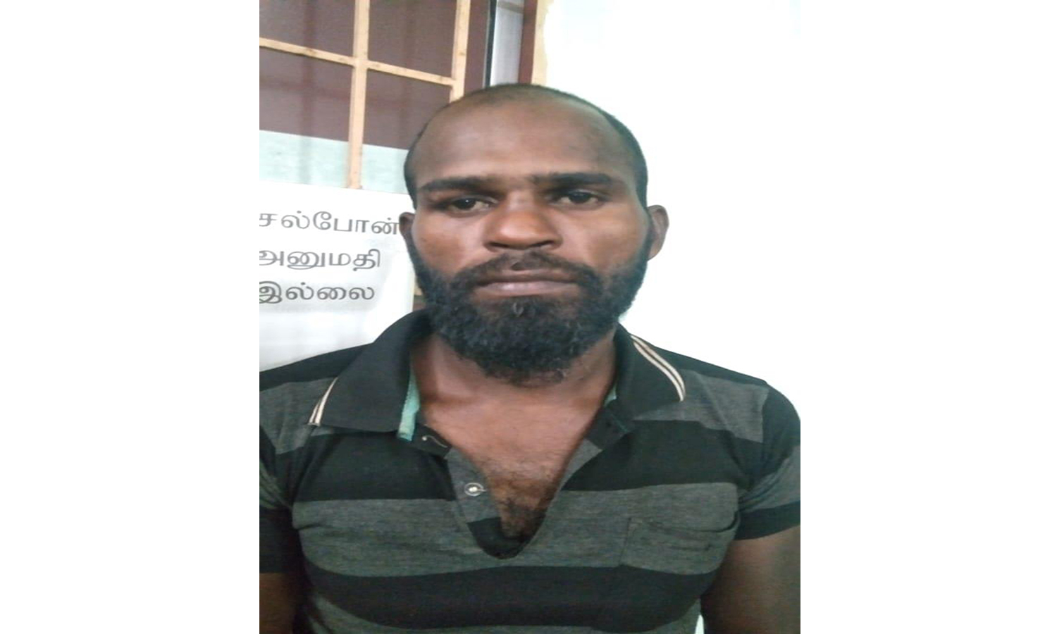 குளச்சல் அருகே  தொழிலாளியிடம் கத்தியை காட்டி மிரட்டிய ரவுடி கைது