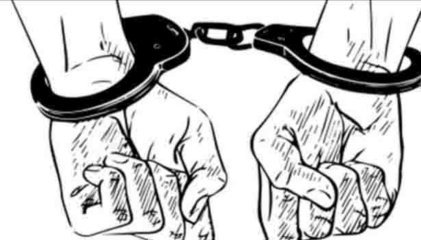 சங்கரன்கோவில் அருகே பெண்ணை கற்பழித்த வாலிபர் கைது சங்கரன்கோவில் அருகே பெண்ணை கற்பழித்த வாலிபர் கைது