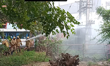 நாகர்கோவில், வேப்பமூடு  டிரான்ஸ்பார்மரில் திடீர் தீ விபத்து  தீயணைப்பு வீரர்கள் போராடி அணைத்தனர்