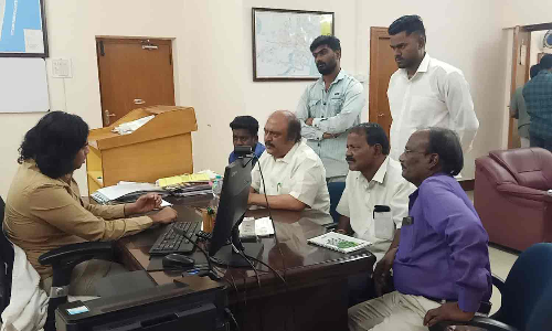 திட்டப் பணிகள் குறித்து-அதிகாரிகளுடன் எம்.எல்.ஏ. ஆலோசனை