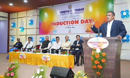 மணக்குள விநாயகர் கல்லூரியில் பி.டெக் வகுப்புகள் தொடக்க விழா