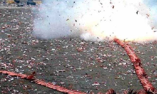 பட்டாசு வெடித்து கணவன் மனைவி படுகாயம்