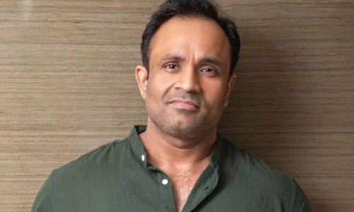 வேறு பெண்ணுடன் தொடர்பு.. மனைவியை கொல்ல முயன்ற பாலிவுட் தயாரிப்பாளர்..