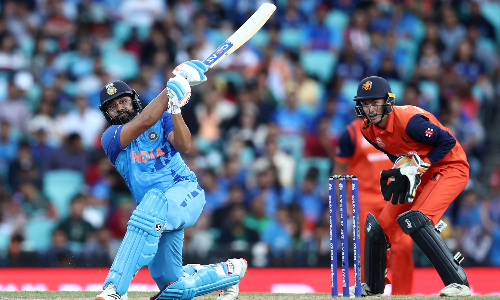 டி20 உலகக்கோப்பை கிரிக்கெட்: ரோகித் சர்மா புதிய சாதனை