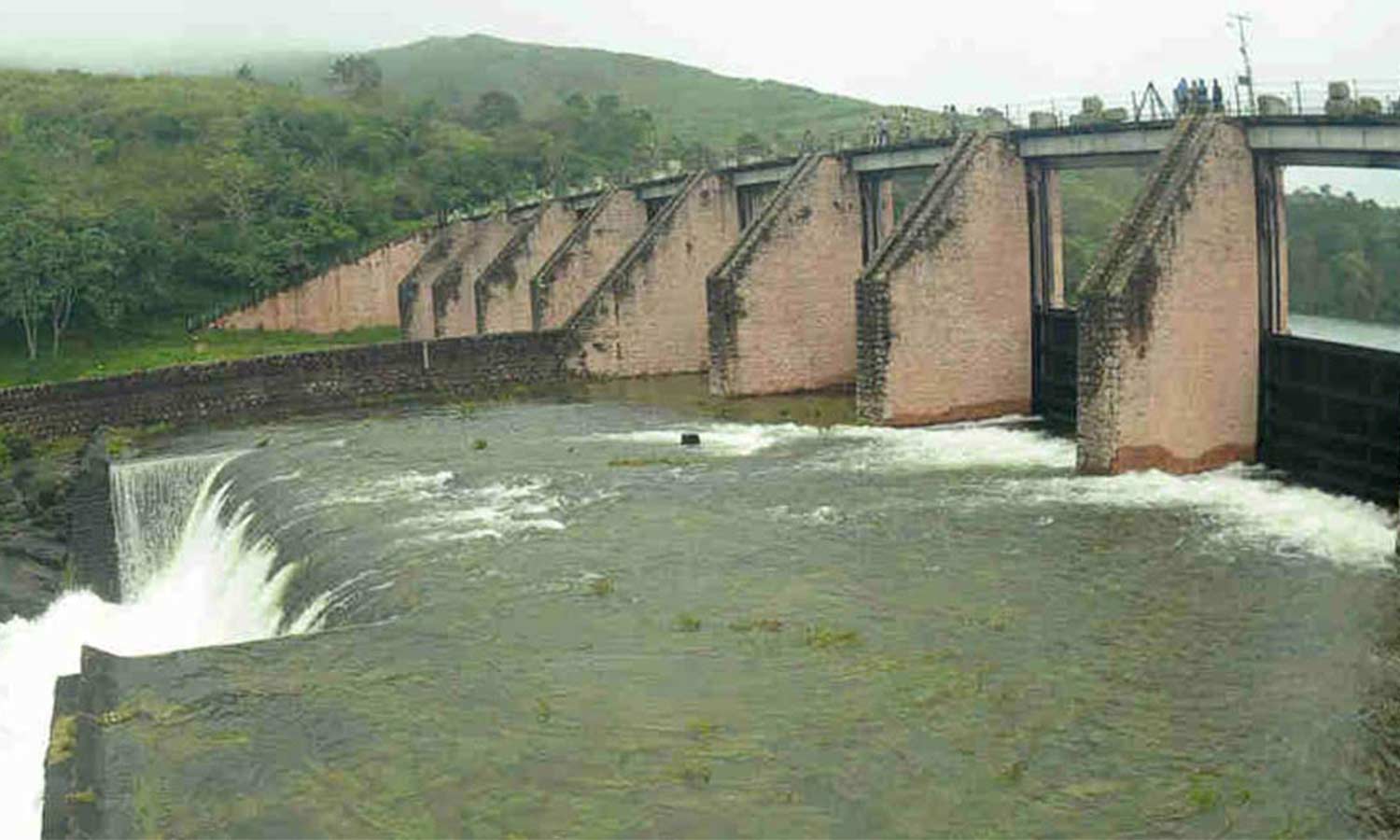 மழை இல்லாததால் முல்லைப்பெரியாறு அணைக்கு நீர்வரத்து சரிவு