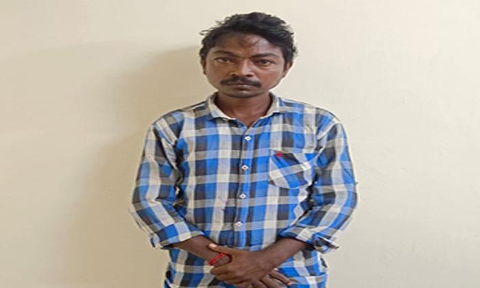 திண்டிவனம் அருகே ஏ.டி.எம். மிஷினை உடைத்த வாலிபர் கைது