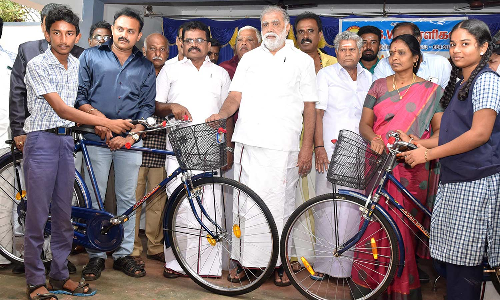 5 கிலோ சிலிண்டர் விரைவில் கிராமங்களுக்கு கிடைக்கும்  அமைச்சர் இ.பெரியசாமி பேச்சு