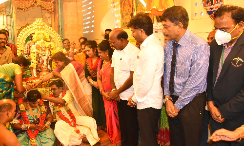 மனநல காப்பகத்தில் மலர்ந்த காதல்- தாலி எடுத்து கொடுத்து மகேந்திரன்-தீபாவின் திருமணத்தை நடத்தி வைத்த அமைச்சர்