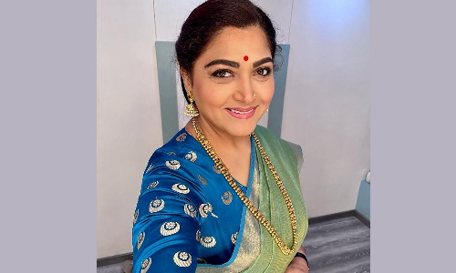 பெண்களின் கண்ணியம், சுயமரியாதைக்கு கனிமொழி எப்போதும் துணை நிற்கிறார்- குஷ்பு புகழாரம்