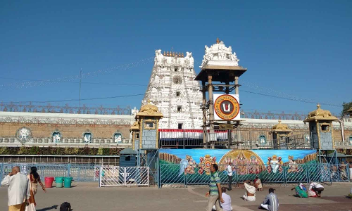 திருப்பதி கோவிலில் வி.ஐ.பி. பிரேக் தரிசன நேரத்தை மாற்ற தேவஸ்தானம் ஆலோசனை