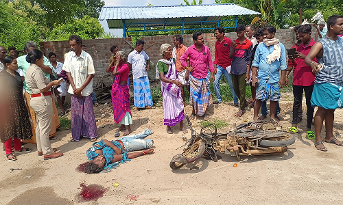 திட்டக்குடியில் இன்று காலை விபத்து: மோட்டார் சைக்கிள் மீது லாரி மோதி 2 பேர் சம்பவ இடத்திலேயே பலி-பெண் உள்பட 2 சிறுவர்கள் படுகாயம்