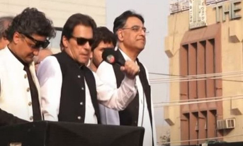 பாகிஸ்தானில் பிரமாண்ட பேரணி நடத்திய இம்ரான்கான் - மீண்டும் இந்தியாவை பாராட்டி பேச்சு