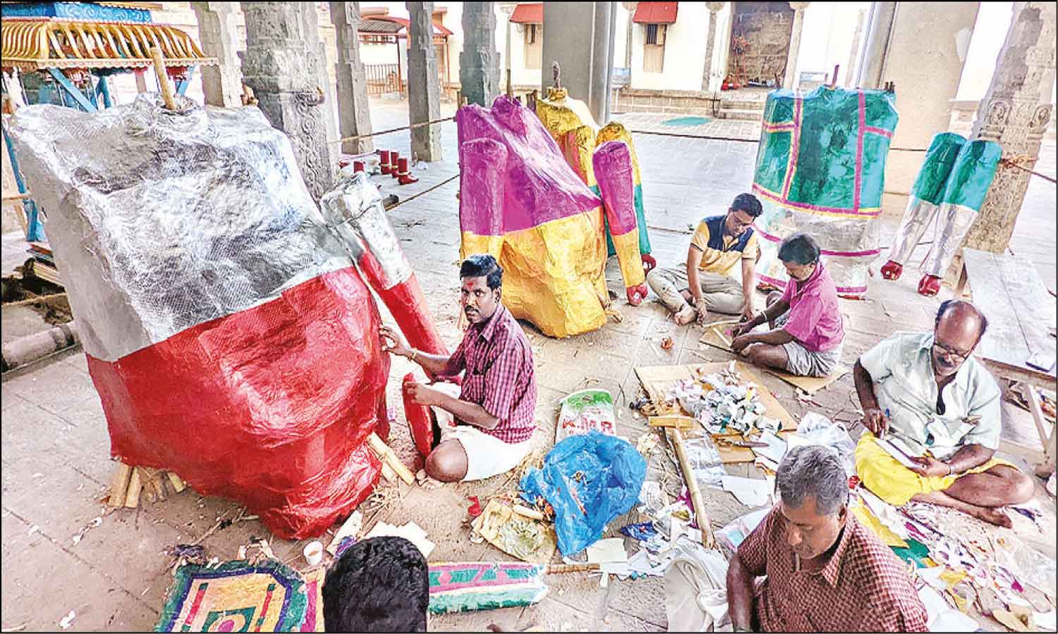 பழனி முருகன் கோவிலில் கந்தசஷ்டி விழா: சூரசம்ஹாரத்துக்கு பொம்மைகள் தயார் செய்யும் பணி மும்முரம்