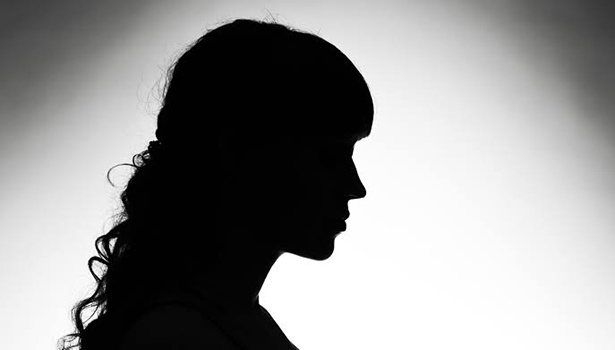 இன்ஸ்டாகிராம் மூலம் பழக்கம் ஏற்படுத்தி கார் புரோக்கரை மயக்கி 9 பவுன் நகையை அபேஸ் செய்த இளம்பெண்