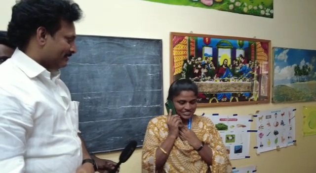 இல்லம் தேடி கல்வி திட்டத்தில் பணியாற்றுபவர்களிடம் உரையாடிய முதல்-அமைச்சர் மு.க.ஸ்டாலின் இல்லம் தேடி கல்வி திட்டத்தில் பணியாற்றுபவர்களிடம் உரையாடிய முதல்-அமைச்சர் மு.க.ஸ்டாலின்