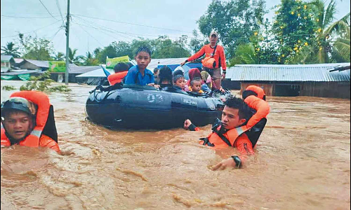 பிலிப்பைன்சை பந்தாடிய நால்கே புயல்: 31 பேர் பலி