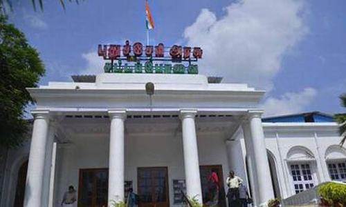 புதுவையில் 24 மணி நேரமும் கடைகள், வணிக நிறுவனங்கள் செயல்பட அனுமதி- அரசு சார்பு செயலர் உத்தரவு