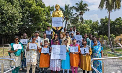 குழந்தைகள் பூங்காவில் தூய்மை பணி