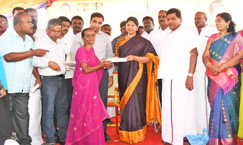 சாத்தான்குளத்தில் 235 பயனாளிகளுக்கு  நலத்திட்ட உதவிகள்- கனிமொழி எம்.பி. வழங்கினார்