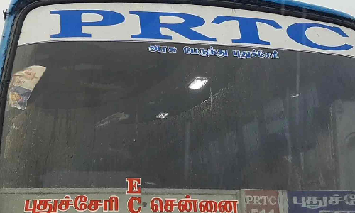 அரசு பஸ்சில் பயணிகள் திக்திக் பயணம்