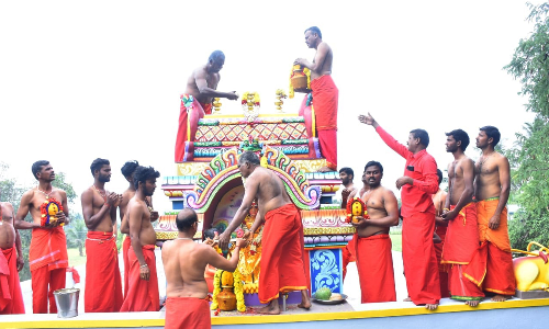 மகேந்திர மங்கலத்தில் அமைந்துள்ள  மேல்மருவத்தூர் சுயம்பு ஆதிபராசக்தி வழிபாட்டு  மன்றத்தில் கலச விளக்கு வேள்வி பூஜை