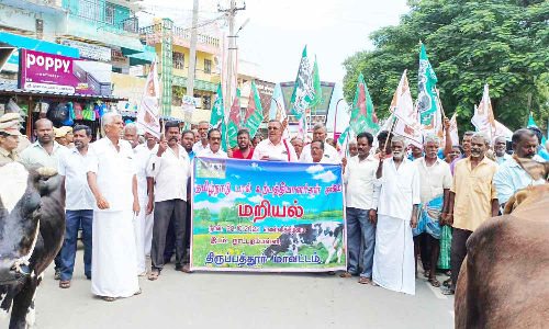 கறவை மாடுகளுடன் பால் உற்பத்தியாளர்கள் சாலை மறியல்