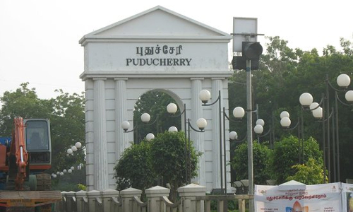 புதுவையில் 24 மணி நேரம் கடைகள் திறக்க அனுமதி- அரசியல் கட்சிகள் கடும் எதிர்ப்பு