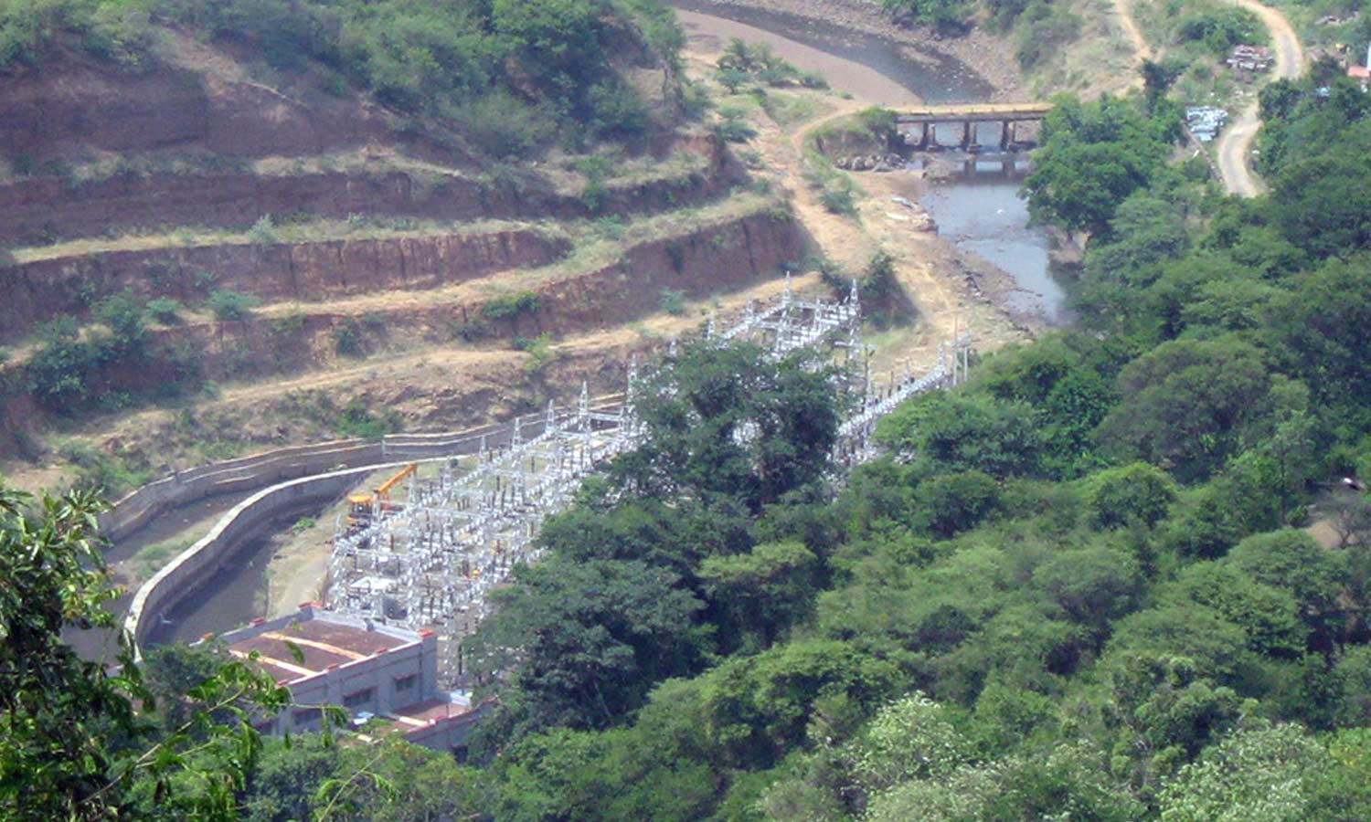 பருவமழை தொடங்கியதால் முல்லைபெரியாறு அணையில் கூடுதல் தண்ணீர் திறப்பு மின் உற்பத்தி அதிகரிப்பு பருவமழை தொடங்கியதால் முல்லைபெரியாறு அணையில் கூடுதல் தண்ணீர் திறப்பு மின் உற்பத்தி அதிகரிப்பு