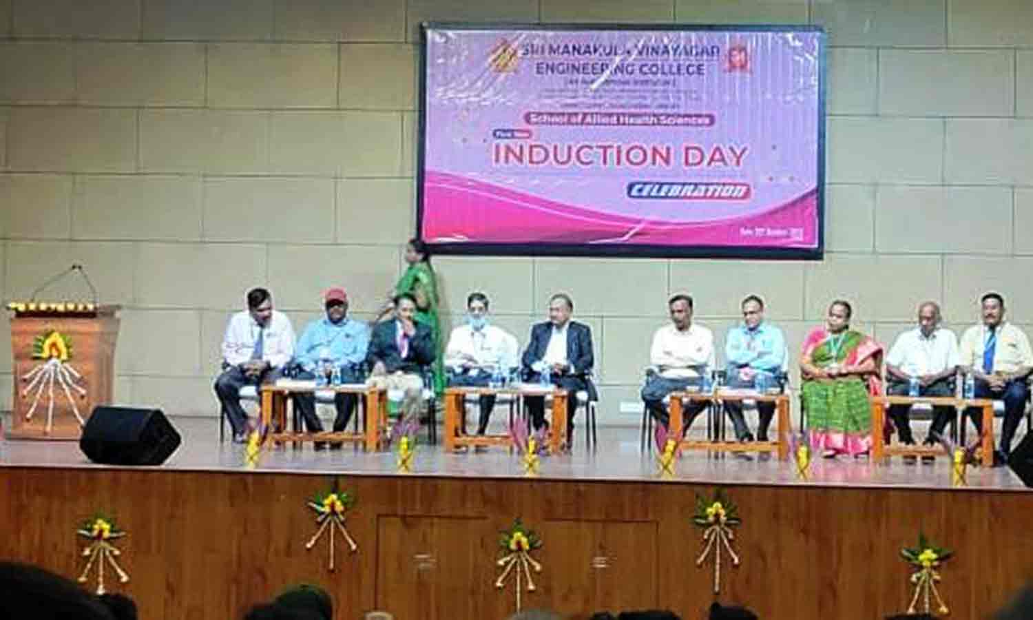 கல்லூரியில்  முதலாம்  ஆண்டு தொடக்க விழா