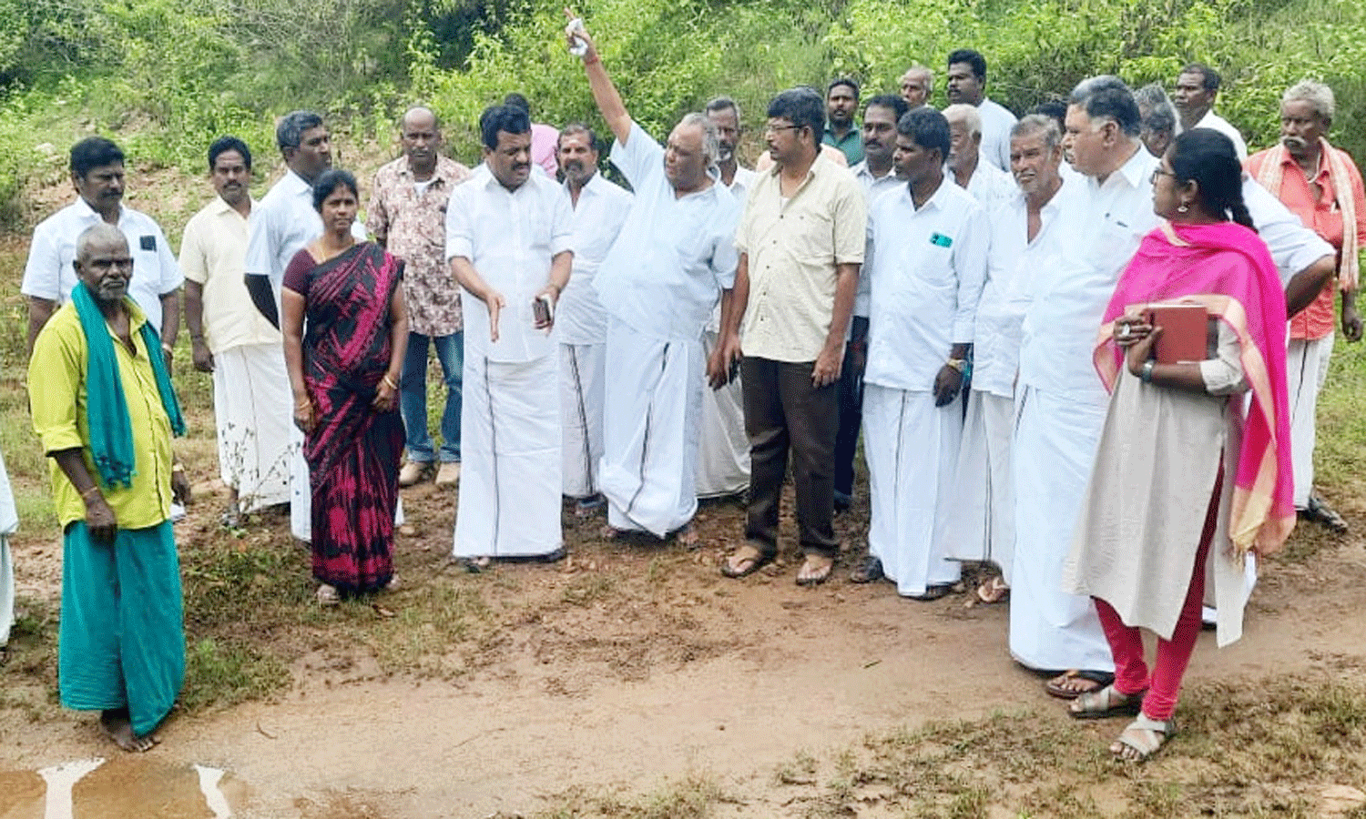 திண்டுக்கல் அருகே கன்னிமார் ஓடையில் தடுப்பணை அமைக்க ஆய்வு திண்டுக்கல் அருகே கன்னிமார் ஓடையில் தடுப்பணை அமைக்க ஆய்வு