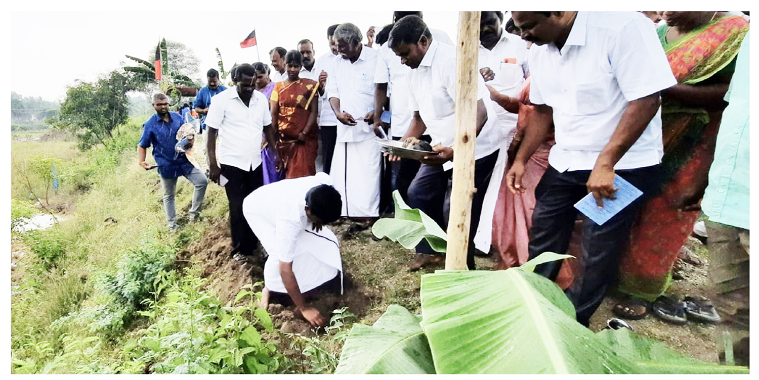 2 ஆயிரம் பனை விதைகள் நடும் பணி 2 ஆயிரம் பனை விதைகள் நடும் பணி