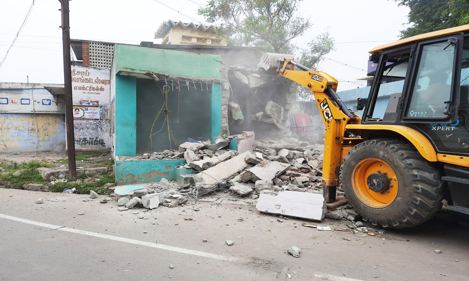 ஆக்கிரமிப்பு கடைகள் அகற்றம்