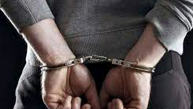 களக்காட்டில் தொழிலாளிக்கு கத்திக்குத்து - வாலிபர் கைது