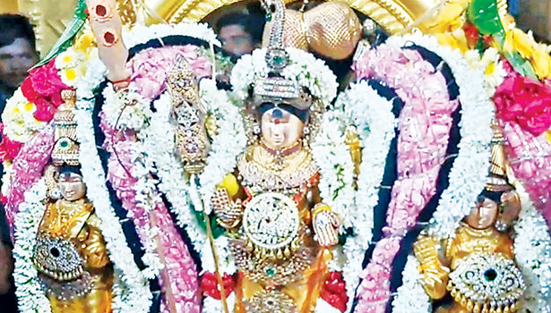 வேல்வாங்கும் நிகழ்ச்சியில் சிங்காரவேலவர் முகத்தில் வியர்வை அரும்பும் அற்புத நிகழ்வு