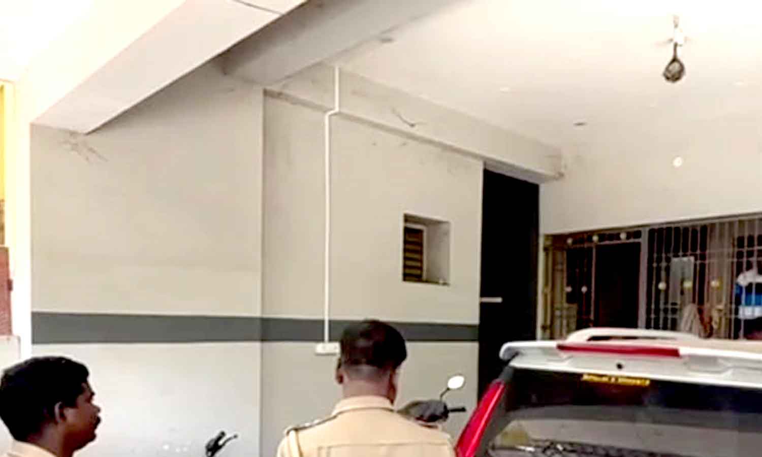 கோவை கார் வெடிப்பு சம்பவம் எதிரொலி: நாகை அருகே 2 பேர் வீடுகளில் போலீசார் அதிரடி சோதனை