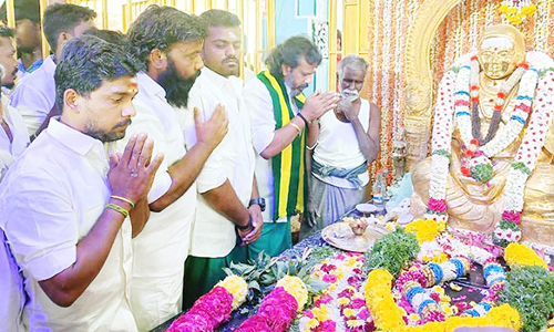 பசும்பொன் முத்துராமலிங்க தேவர் சிலைக்கு முக்குலத்து புலிகள் கட்சி சார்பில் மரியாதை