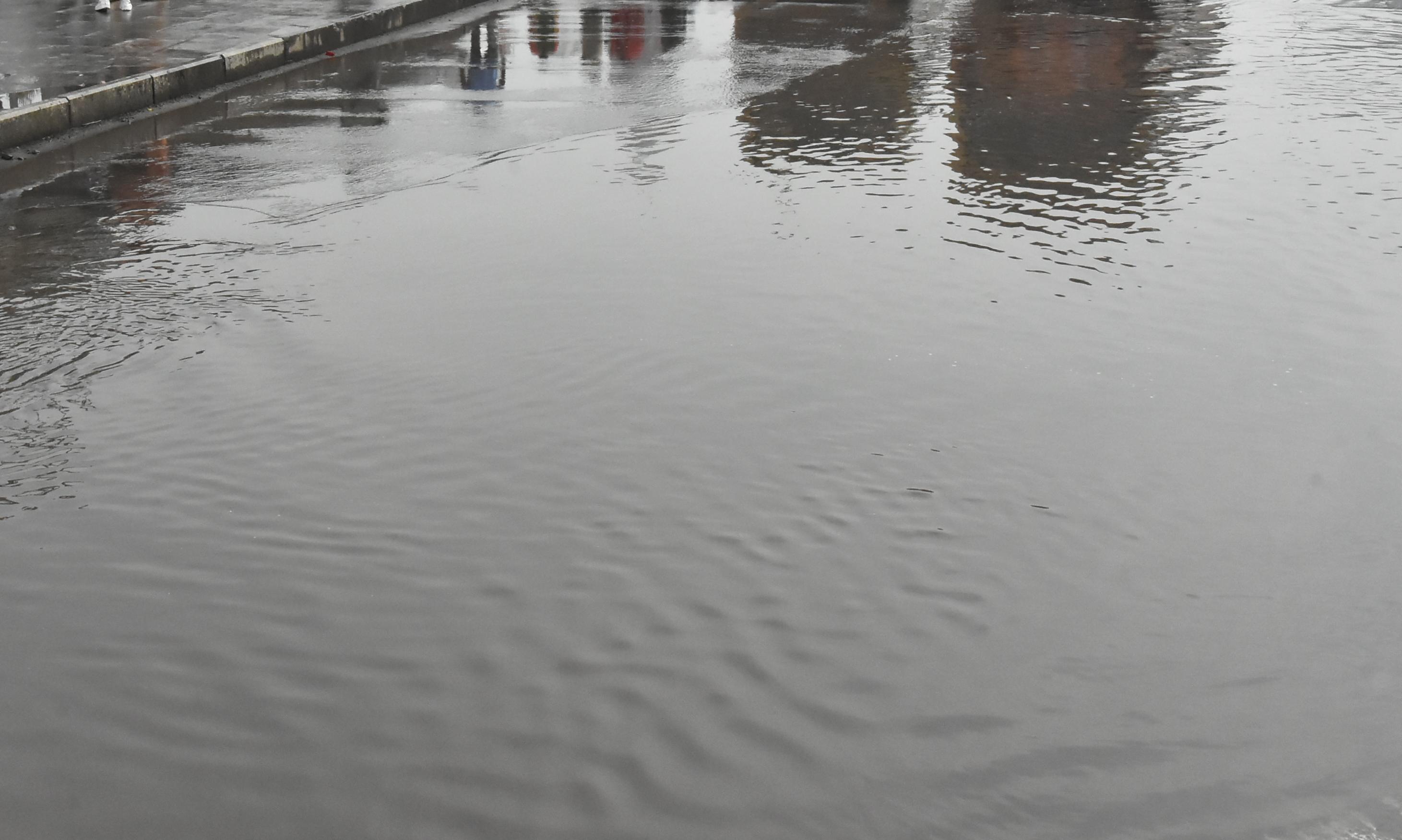 மடிப்பாக்கம் பகுதியில் சதாசிவ நகர் வாசிகளை அலறவிட்டுள்ள மழைநீர்-கழிவுநீர்