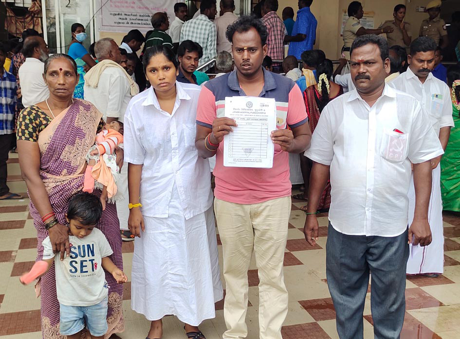 தவறான அறுவை சிகிச்சை  செய்த   கடலூர் அரசு ஆஸ்பத்திரி டாக்டர் மீது விசாரணை நடத்த வேண்டும்   கணவன்- மனைவி கலெக்டரிடம்  புகார் மனு