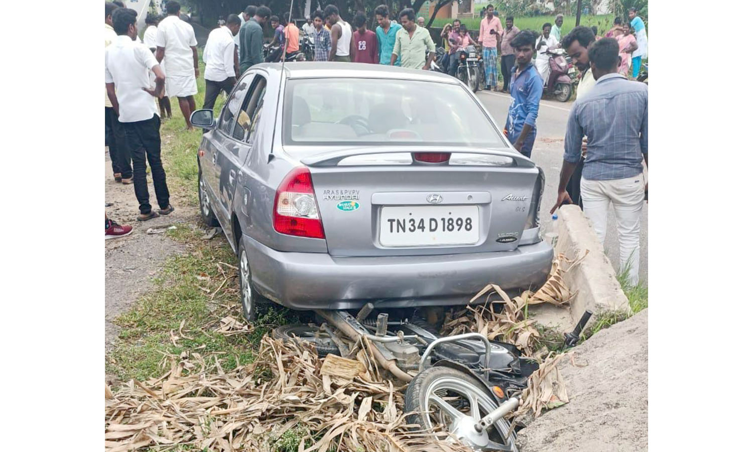 நல்லம்பள்ளி அருகே கார் மோதி வாலிபர் பலி நல்லம்பள்ளி அருகே கார் மோதி வாலிபர் பலி