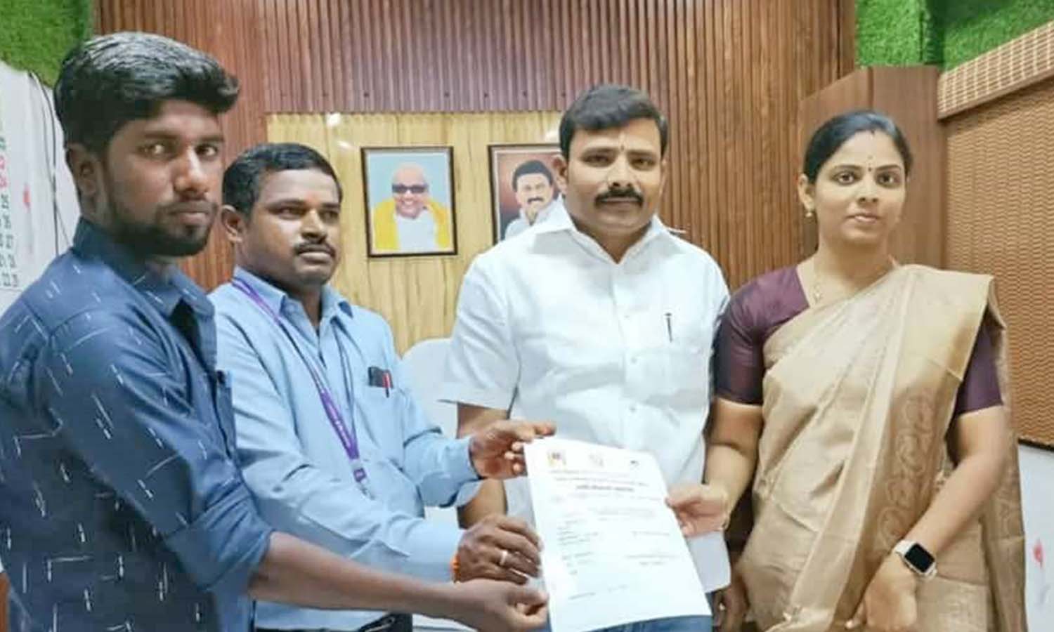 ஆலங்குளத்தில் தனியார் வேலைவாய்ப்பு முகாம் - 125 பேருக்கு பணி நியமன ஆணை ஆலங்குளத்தில் தனியார் வேலைவாய்ப்பு முகாம் - 125 பேருக்கு பணி நியமன ஆணை