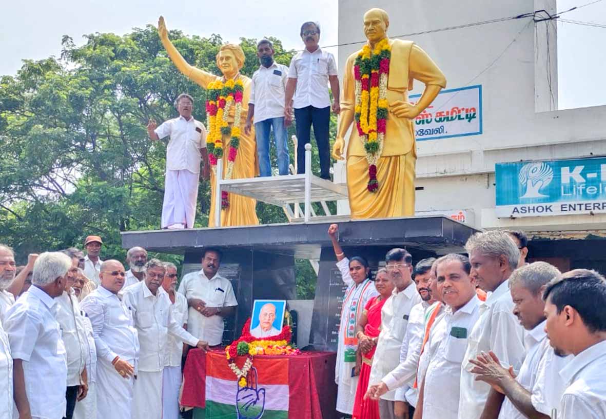 நெல்லை மாநகர் மாவட்ட காங்கிரஸ் சார்பில் இந்திரா காந்தி நினைவு தினம் அனுசரிப்பு