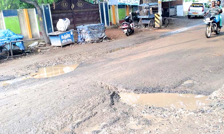 நெல்லை டவுன் காட்சி மண்டபம்-பேட்டை சாலை சீரமைக்கப்படுமா?-வாகன ஓட்டிகள் எதிர்பார்ப்பு நெல்லை டவுன் காட்சி மண்டபம்-பேட்டை சாலை சீரமைக்கப்படுமா?-வாகன ஓட்டிகள் எதிர்பார்ப்பு