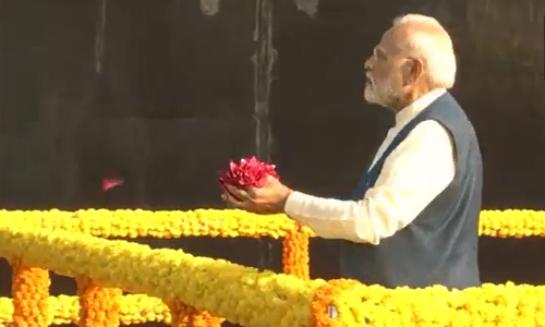 சர்தார் வல்லபாய் பட்டேல் பிறந்த நாள்- ஒற்றுமை சிலைக்கு பிரதமர் மோடி மரியாதை