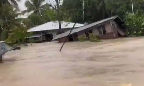 பிலிப்பைன்சை புரட்டி போட்ட நால்கே புயலுக்கு பலி எண்ணிக்கை 98-ஆக உயர்வு