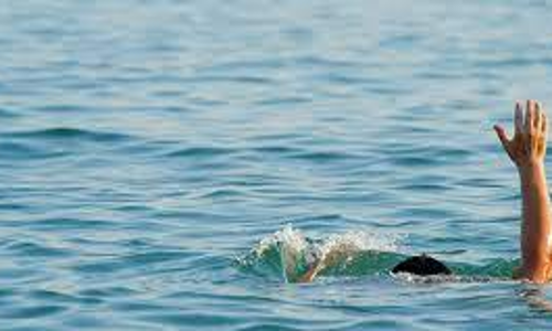 காரைக்கால் கடலில் குளித்த   மருத்துவக்கல்லூரி மாணவர்கள் 4 பேர் கடல் அலையில் சிக்கினர்  3 பேர் மீட்பு; ஒருவர் மாயம்