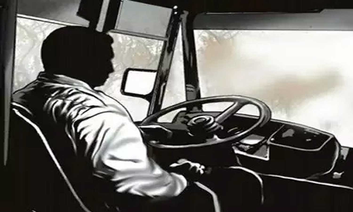 புதுக்கடை அருகே ஓடும் பஸ்சில் டிரைவர் மீது தாக்குதல்