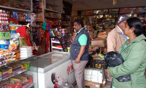 குன்னூரில்  தடை செய்யப்பட்ட பிளாஸ்டிக் விற்ற 3 கடைகளுக்கு `சீல்