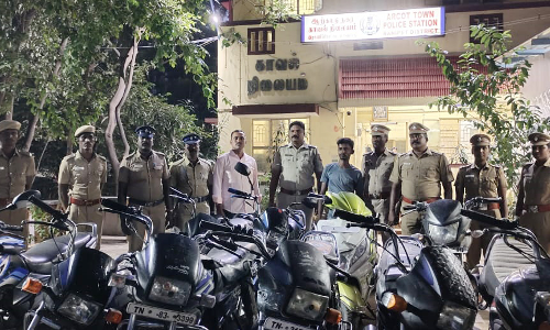 ஆற்காட்டில் பைக்குகள் திருடிய வேலூர் வாலிபர் கைது
